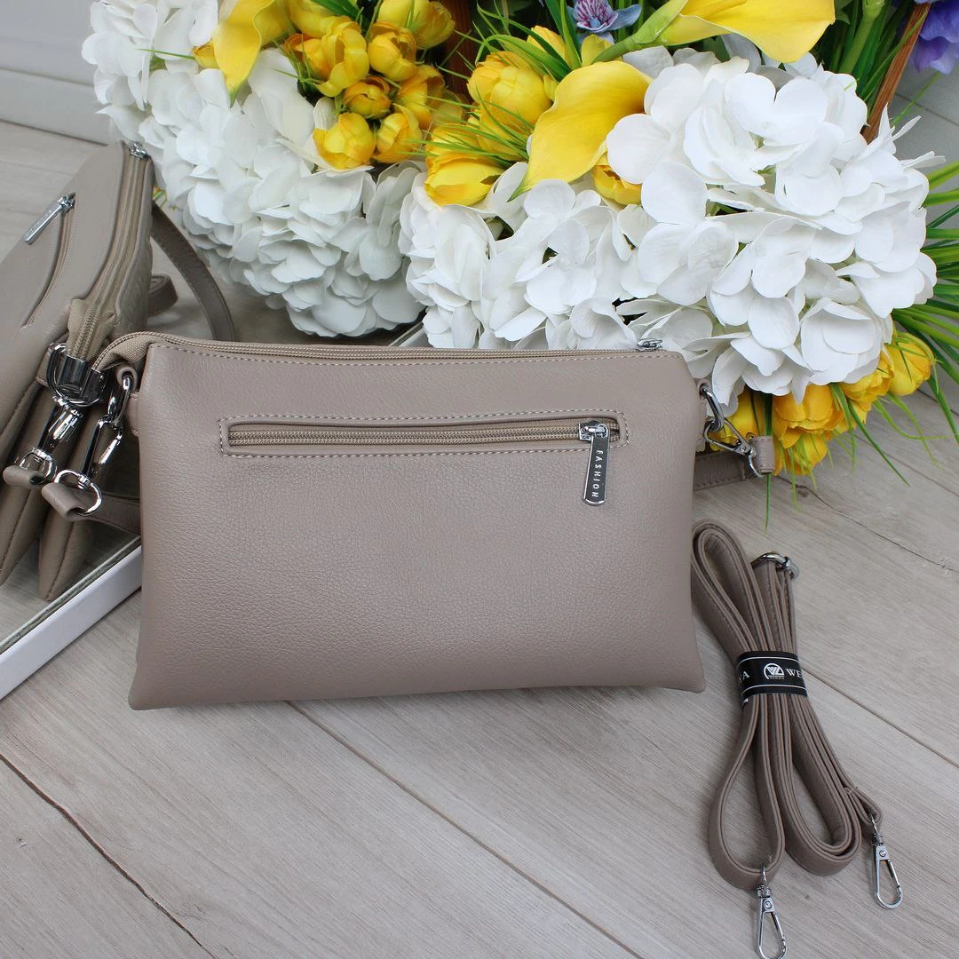 Жіноча сумка беж для шопінг-туру – стильна, універсальна модель екошкіри